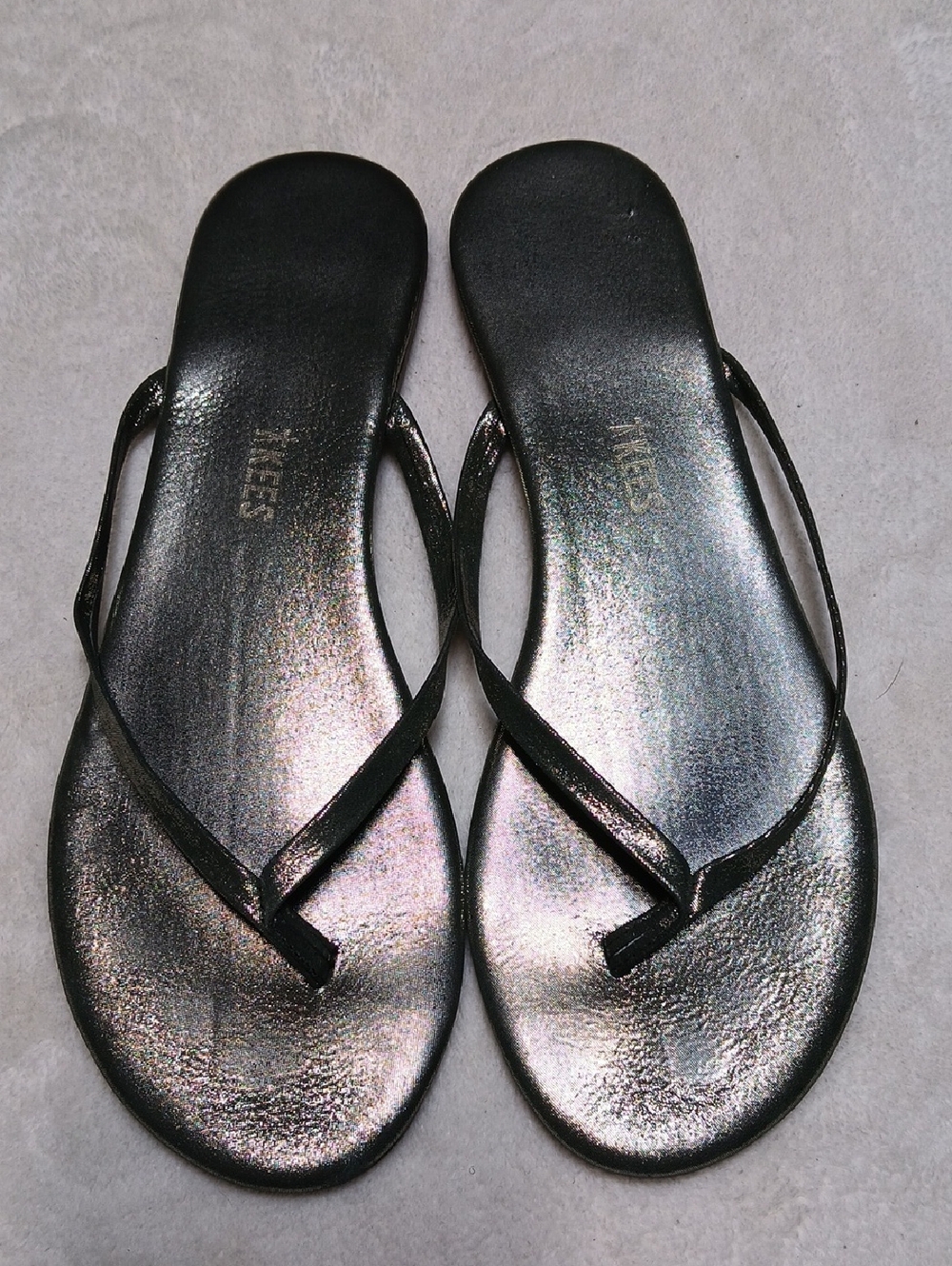 TKEES Metallic Silver Flip Flop Sandals Size 8